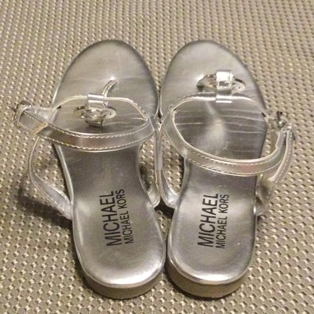 Michael Kors Silver Size 3 Girl’s Sandals. - Picture 3 of 4